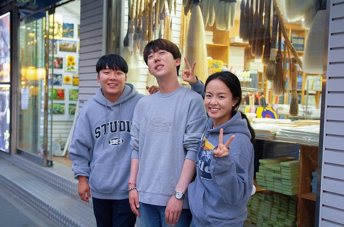 Small Group (7pax) Seoul Tour with Pickup/Dropoff (No Shopping) - Bukchon Hanok Village, with two hours for the lanes