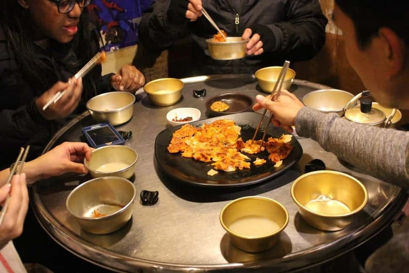 Small-Group Night Food Tour in Seoul with Korean BBQ - Ikseondong Hanok Village for tea and sweets