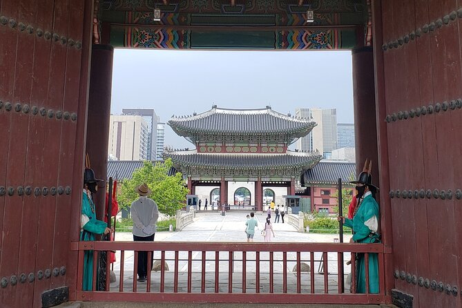 (Small Group) Palace & Seoul Old Town Highlights - Gwanghwamun Square connects history and public life