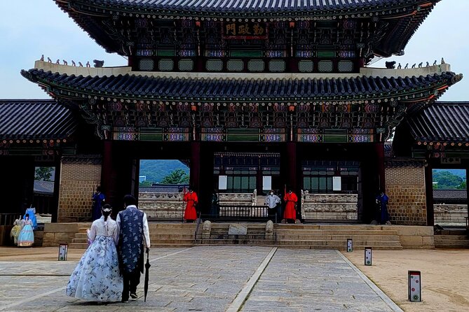 (Small Group) Palace & Seoul Old Town Highlights - Gyeongbokgung Palace is the main event