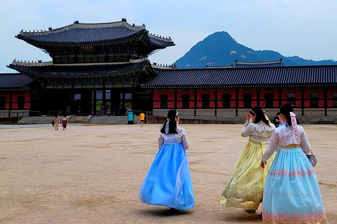(Small Group) Palace & Seoul Old Town Highlights - Jogyesa Temple offers a quiet pause