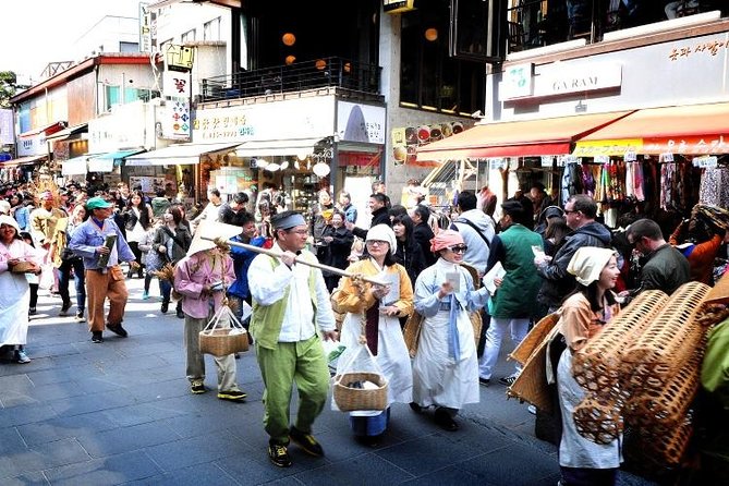 Small-Group Royal Palace and Seoul City Tour (hotel pick-up) - Jogyesa Temple and the calm inside Jongno
