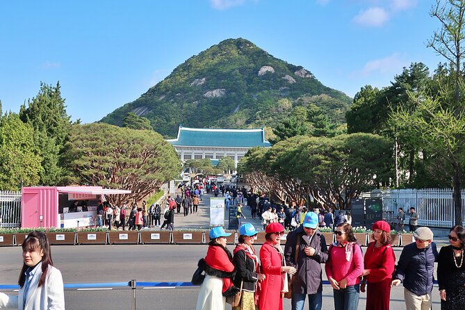 Small-Group Seoul Tour with Gyeongbokgung Palace (hotel pick-up) - Gwanghwamun Gate and the royal guard ceremony