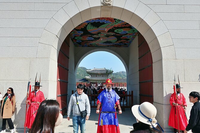 Small-Group Seoul Tour with Gyeongbokgung Palace (hotel pick-up) - The National Folk Museum and everyday Korea