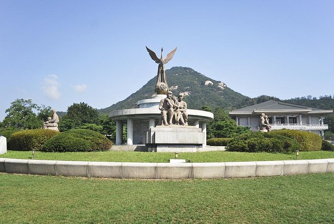 Small-Group Seoul Tour with Gyeongbokgung Palace (hotel pick-up) - The ginseng center, useful context or hard sell?