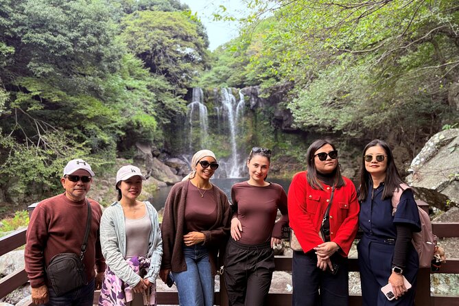 Small Group Tour for Jeju Fall Pink Muhly, Tangerines & Mt. Halla - Tangerine picking in Seogwipo
