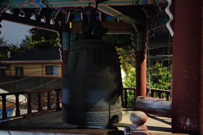 Spiritual Adventure: Into Inwangsan and Korean Shamanism - Meeting a shaman and choosing a reading