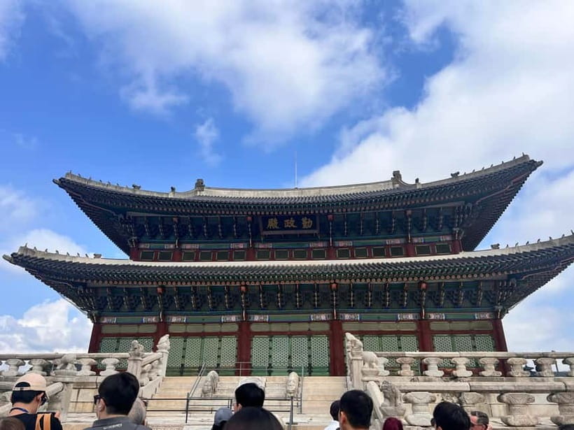 Time Travel in Seoul: Gyeongbokgung, Folk Museum & Bukchon - The hanok café finish