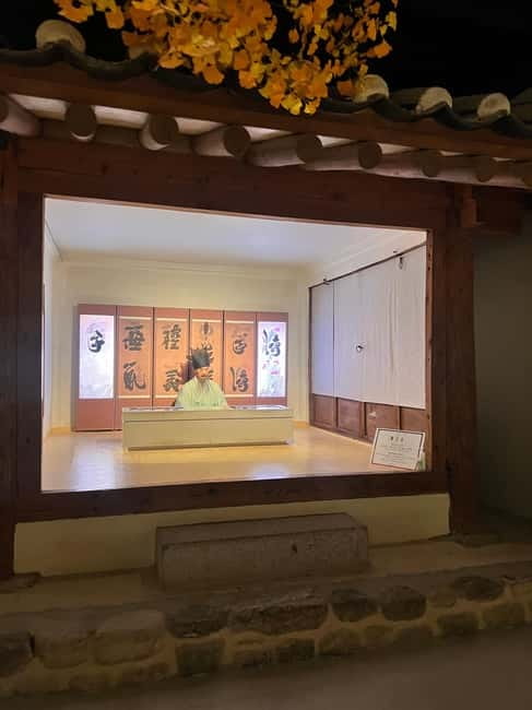 Time Travel in Seoul: Gyeongbokgung, Folk Museum & Bukchon - Should you book this Gyeongbokgung and Bukchon tour?