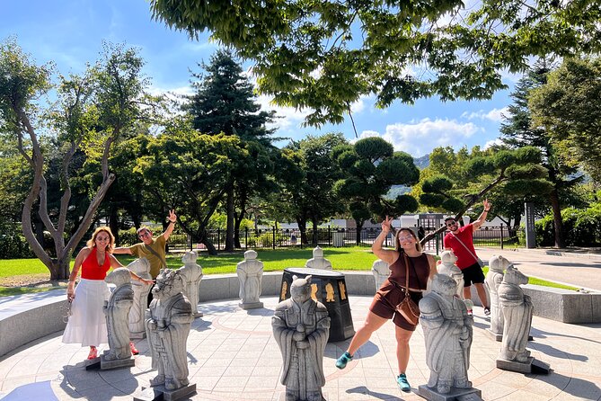 Time Travel in Seoul: Gyeongbokgung Palace, Folk Museum & Bukchon - Gyeongbokgung Palace in a focused 50 minutes