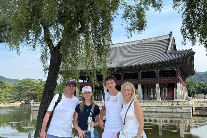 Time Travel in Seoul: Gyeongbokgung Palace, Folk Museum & Bukchon - A hanok café drink with a rooftop view