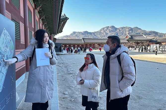 Time Travel in Seoul: Gyeongbokgung Palace, Folk Museum & Bukchon - What Mina adds to the experience
