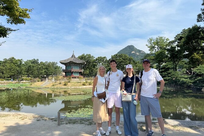 Time Travel in Seoul: Gyeongbokgung Palace, Folk Museum & Bukchon - Everyday Korea at the National Folk Museum