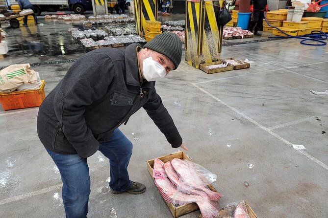 Visit Busan night market and enjoy the night view of Busan harbor - The 10pm seafood auction
