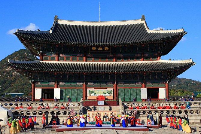 Walking Tour with Gyeongbokgung Palace, Bukchon, Insadong - Starting at Gyeongbokgung Station Exit 5