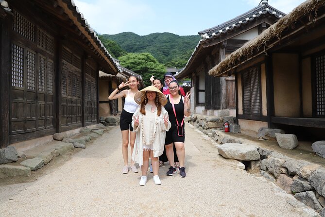 Yongin Dae Jang Geum Park Tour from Seoul - Walking the hill from the top down