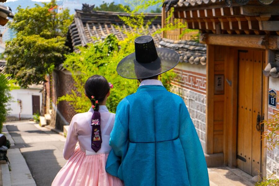 Your Personal Seoul Photographer! - Choosing your mood and wearing Hanbok